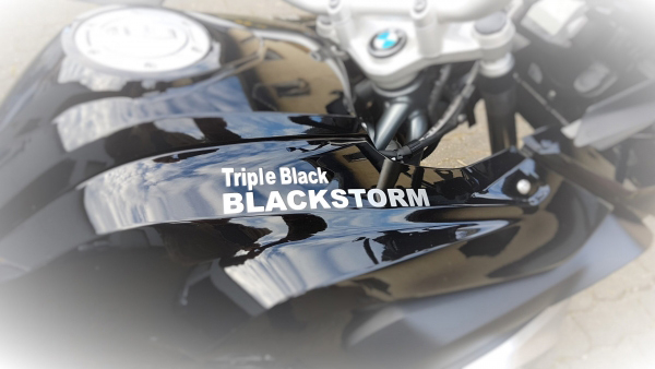 Die Triple Black BLACKSTORM Aufkleber